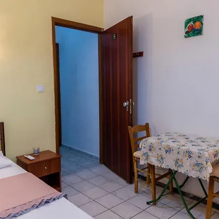 Apartment's Theodoros * 卡梅纳维洛拉